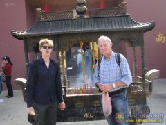 Maarten and Weerner are in front of the temple